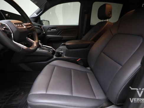 Used 2024 GMC Canyon Elevation w/ Elevation Premium Package AWD/4WD image 10