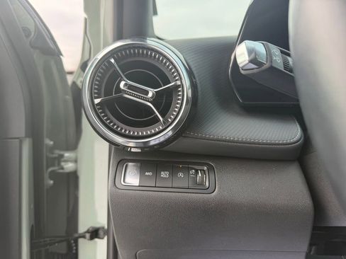 Used 2025 Chevrolet Equinox LT w/ Convenience Package II image 21