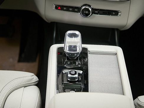 New 2026 Volvo XC90 T8 Ultra w/ Protection Package image 30