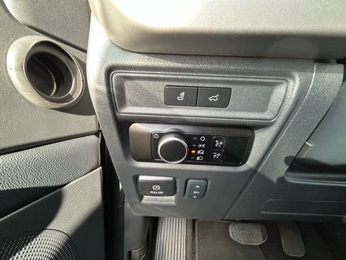 Used 2024 Ford Expedition Max XLT image 13