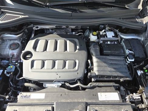 Used 2025 Volkswagen Tiguan SE AWD/4WD image 27