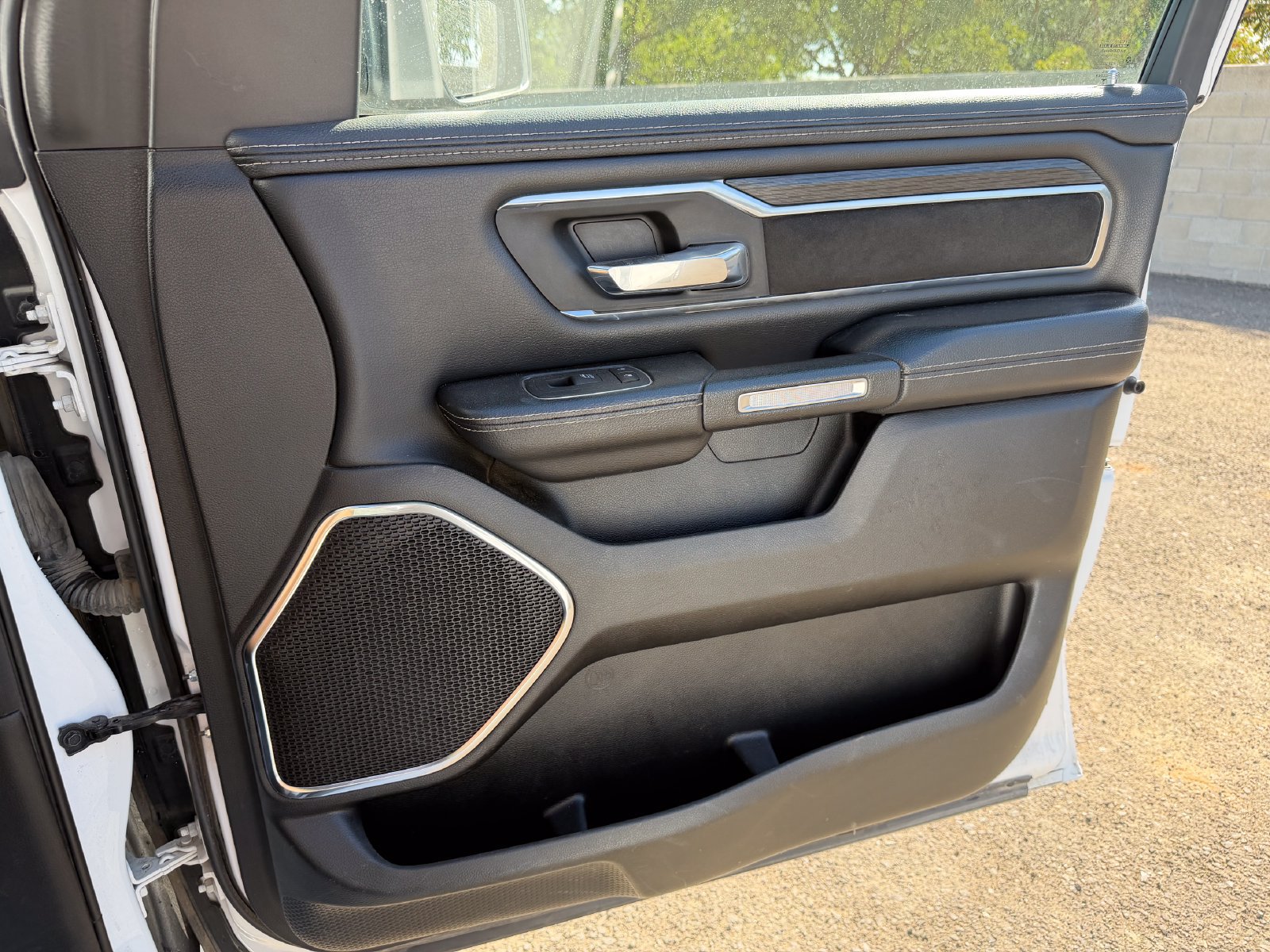 Used 2024 RAM 1500 Laramie AWD/4WD image 22