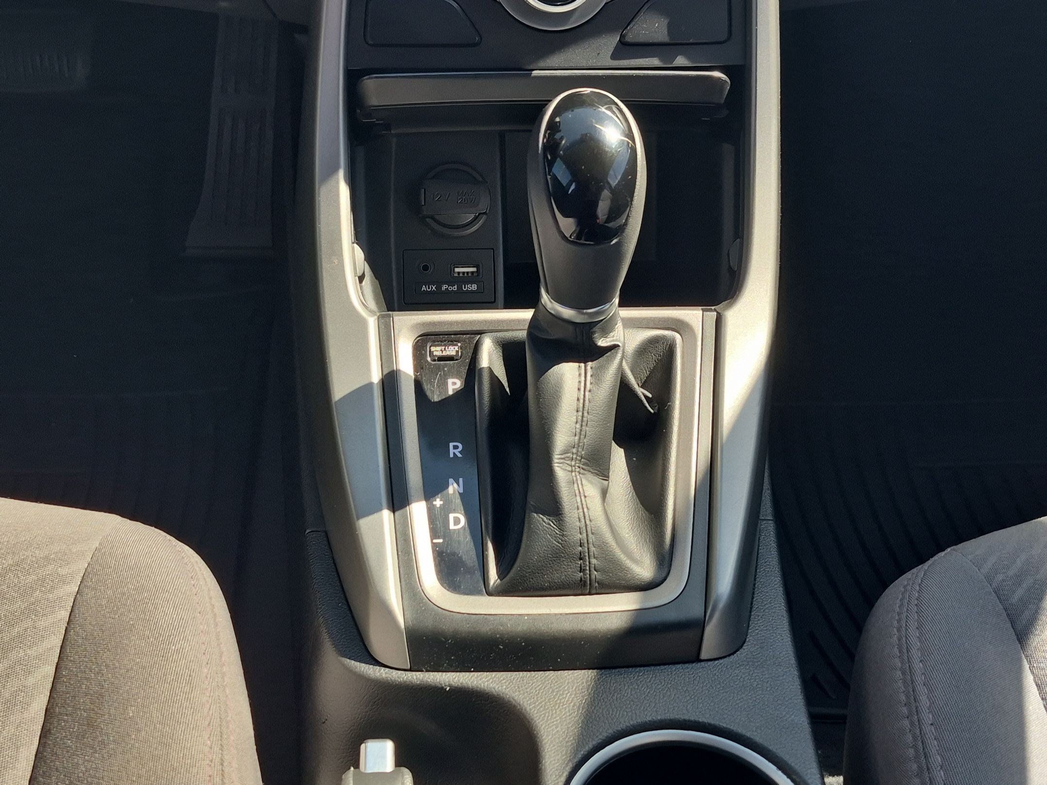 Used 2014 Hyundai Elantra SE FWD image 21