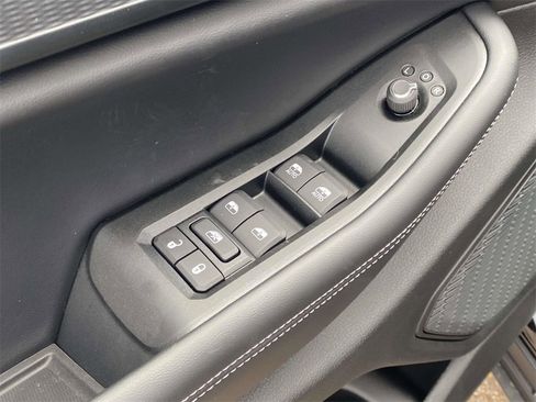 New 2025 Jeep Grand Cherokee Altitude image 40