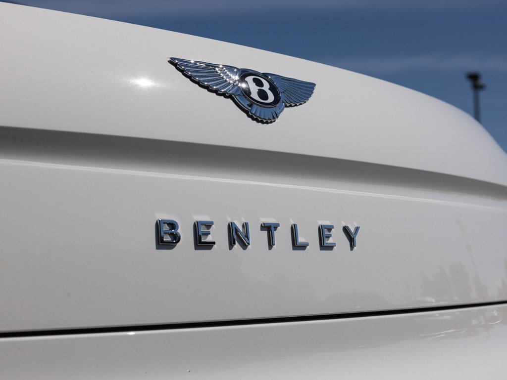 Used 2025 Bentley Flying Spur Plug-In Hybrid AWD/4WD image 66