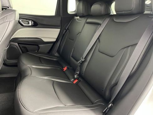 Used 2025 Jeep Compass Limited image 39