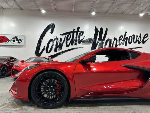 Used 2025 Chevrolet Corvette Z06 RWD image 6