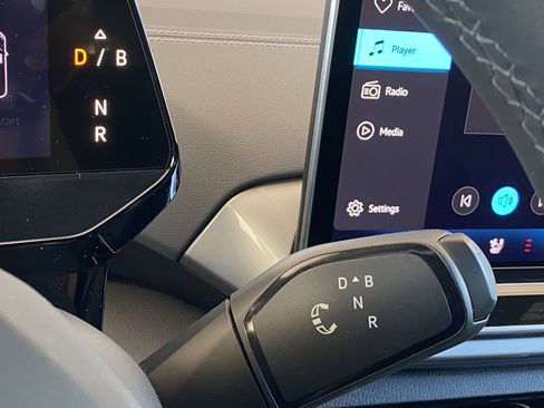 Used 2024 Volkswagen ID.4 Pro S AWD/4WD image 8