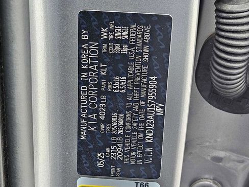 Certified 2025 Kia Soul LX w/ LX Technology Package FWD image 35