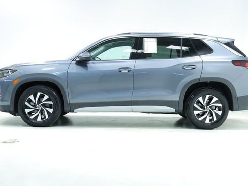 Used 2025 Volkswagen Tiguan S image 4