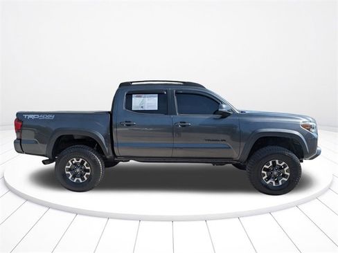 Used 2019 Toyota Tacoma TRD Off-Road image 3