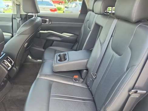 Used 2023 Kia Sorento S w/ Panoramic Sunroof Package FWD image 11