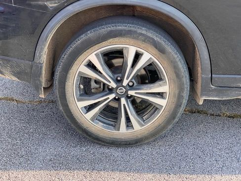 Used 2020 Nissan Rogue SV w/ Premium Package FWD image 9