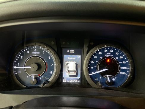 Used 2016 Toyota Sienna XLE image 11