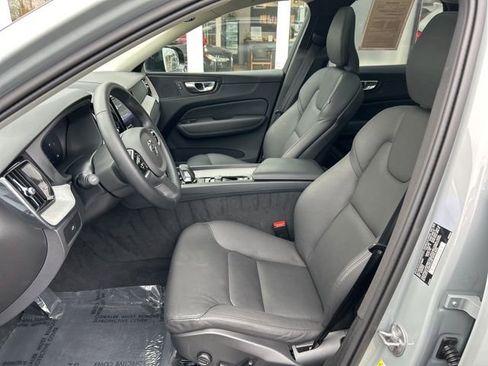Certified 2025 Volvo XC60 B5 Plus AWD/4WD image 17