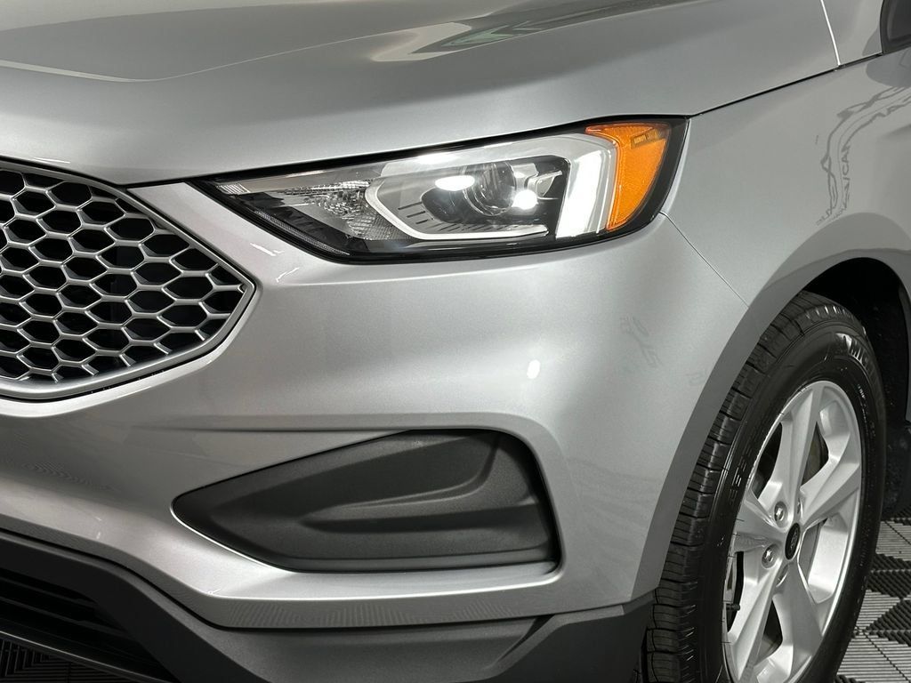 Used 2023 Ford Edge SE AWD/4WD image 11