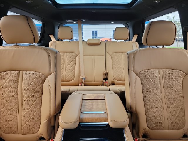 Used 2023 Jeep Grand Wagoneer Series III AWD/4WD image 17