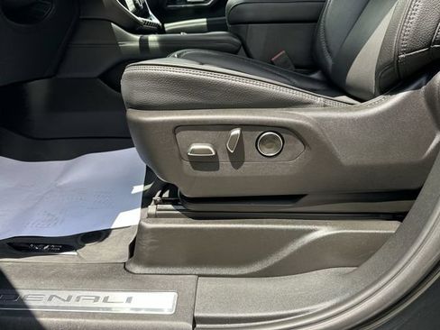 Used 2025 GMC Yukon XL Denali w/ LPO, Floor Liner Package AWD/4WD image 16