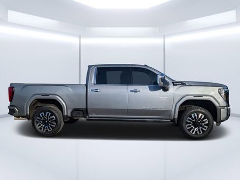 Used 2025 GMC Sierra 2500 Denali Ultimate AWD/4WD image 2