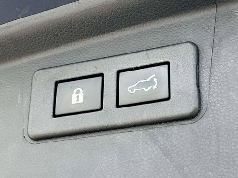 Used 2024 Subaru Outback Premium AWD/4WD image 11