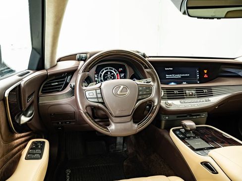 Used 2018 Lexus LS 500 AWD w/ Interior Upgrade Package image 36