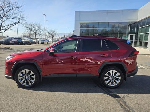 Used 2023 Toyota RAV4 XLE Premium image 9