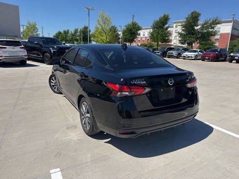 Used 2020 Nissan Versa SV image 4