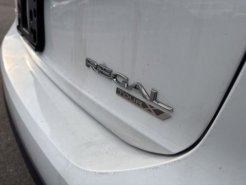 Used 2018 Buick Regal Essence w/ Driver Confidence Package #1 image 4