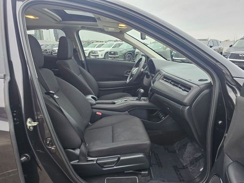 Used 2017 Honda HR-V EX image 19