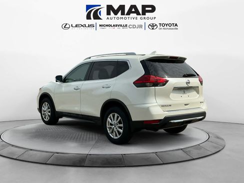 Used 2017 Nissan Rogue SV AWD/4WD image 3