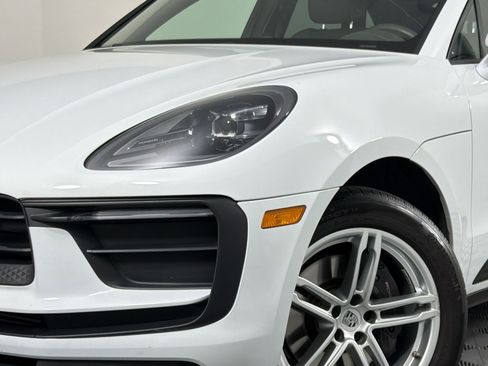 Certified 2022 Porsche Macan AWD/4WD image 12