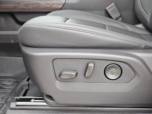 New 2026 GMC Sierra 2500 SLT image 17