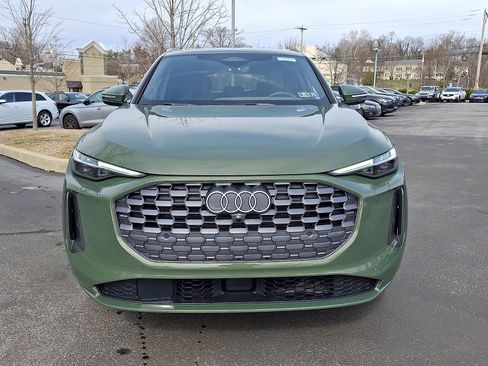 Certified 2025 Audi Q5 Premium Plus w/ Premium Plus image 2