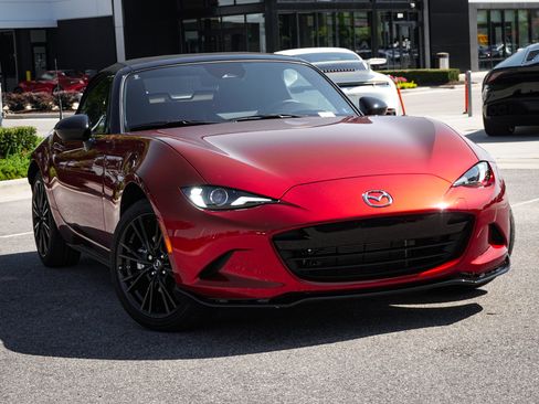Used 2026 MAZDA MX-5 Miata Club w/ Interior Package RWD image 2