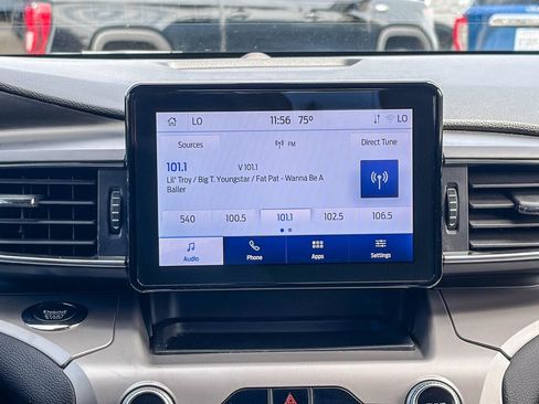 Used 2022 Ford Explorer XLT w/ Equipment Group 202A AWD/4WD image 17