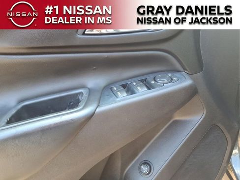 Used 2019 Chevrolet Equinox LT FWD image 12