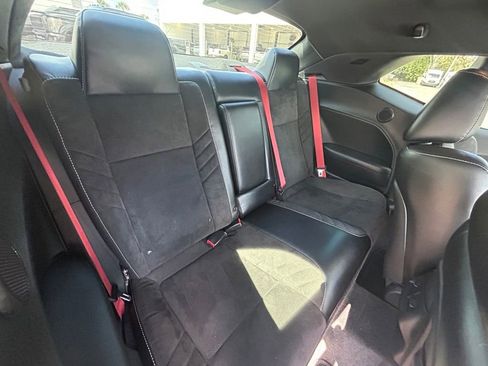 Used 2015 Dodge Challenger SRT image 30