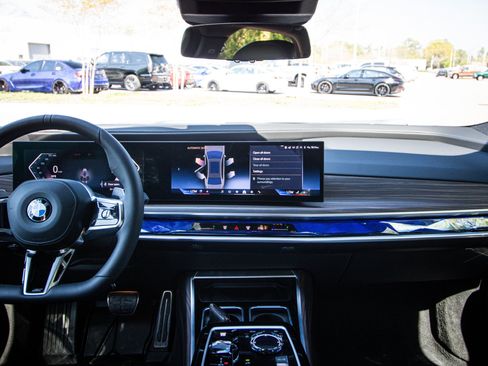 Used 2026 BMW 760i xDrive w/ Executive Package AWD/4WD image 30