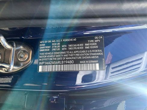 Used 2024 Porsche Macan image 26