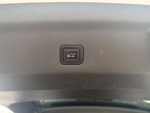 Used 2021 Chevrolet Tahoe Z71 image 36