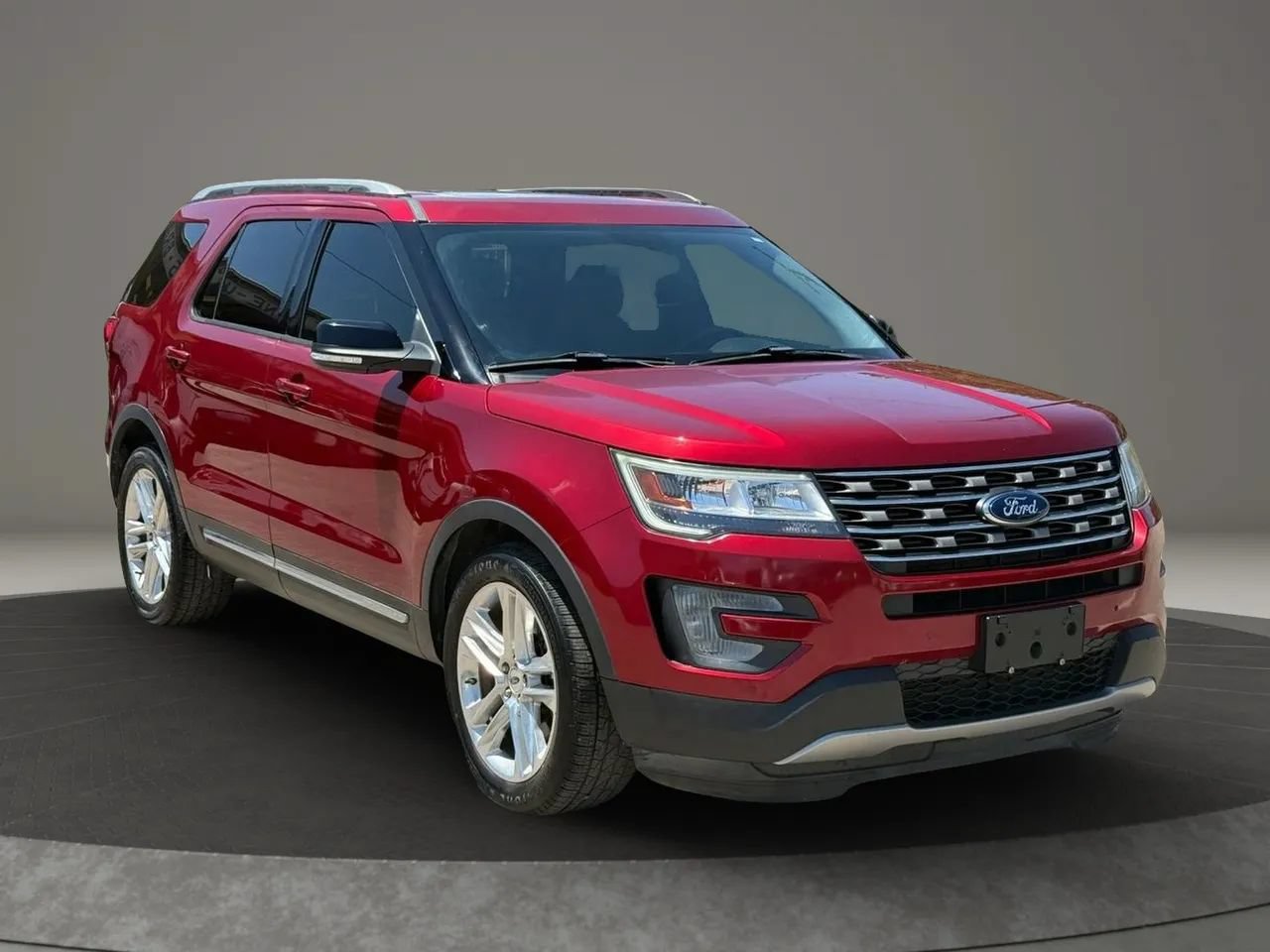 Used 2017 Ford Explorer XLT w/ Equipment Group 202A FWD image 8