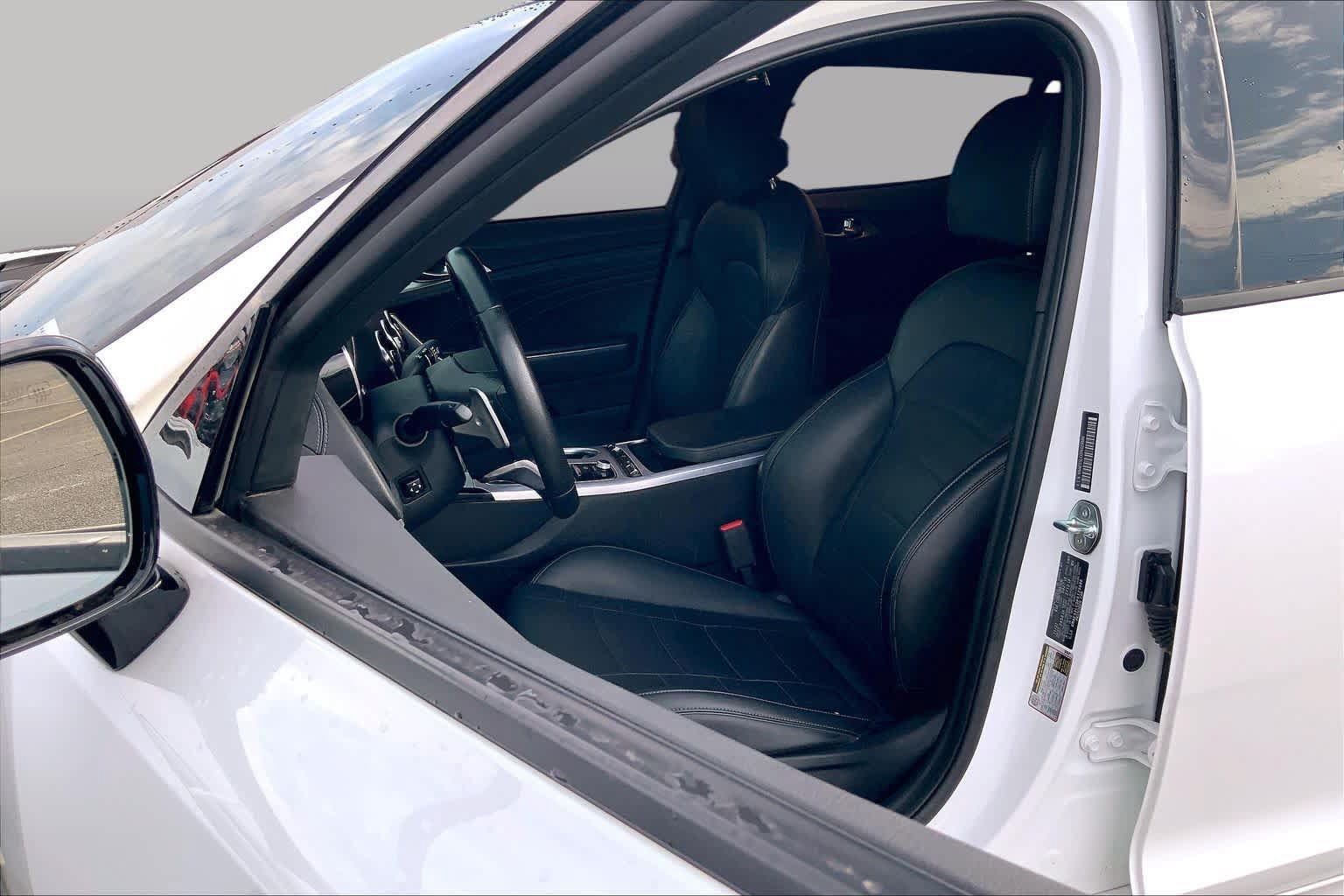 Used 2023 Kia Stinger GT2 RWD image 8