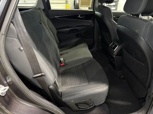 Used 2016 Kia Sorento FWD w/ LX Convenience Package image 12