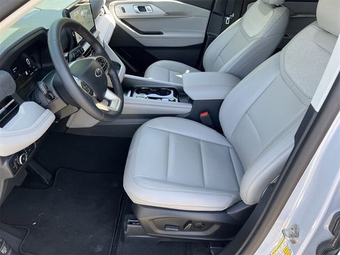 New 2025 Ford Explorer Active w/ Active Comfort Package image 18