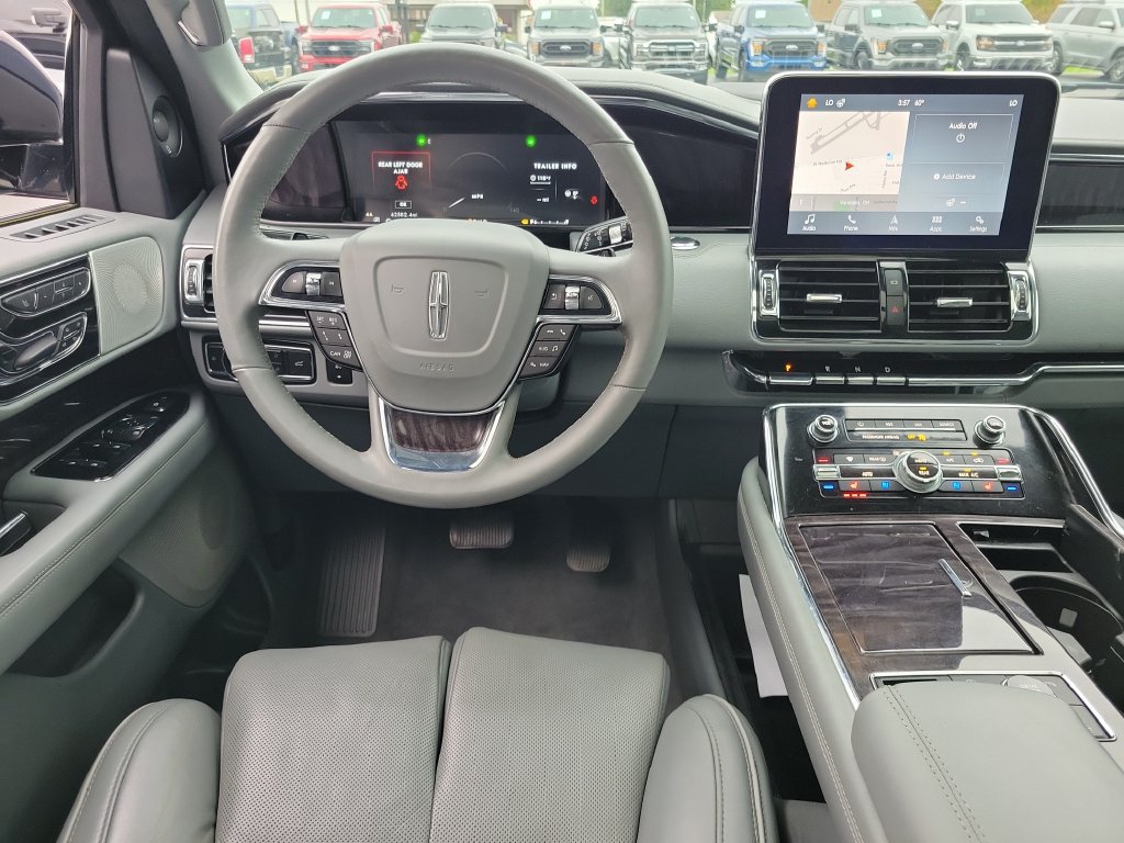 Certified 2019 Lincoln Navigator Reserve AWD/4WD image 12