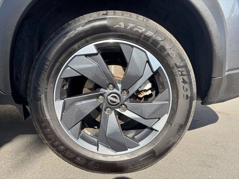 Used 2025 Nissan Rogue SV AWD/4WD image 32