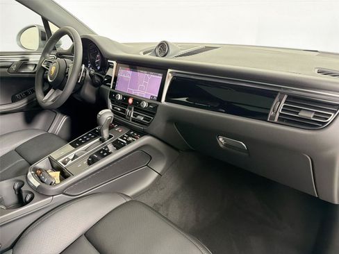 Certified 2026 Porsche Macan AWD/4WD image 29