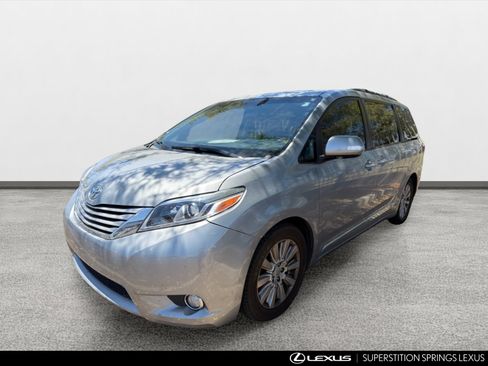 Used 2017 Toyota Sienna Limited Premium FWD image 9
