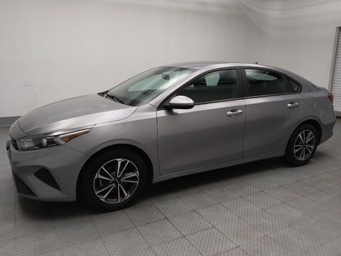 Used 2023 Kia Forte LXS image 2