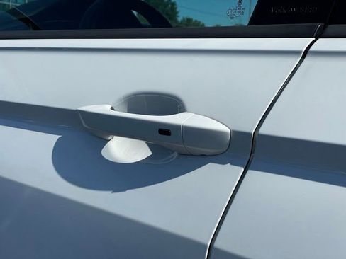 Used 2022 Volkswagen Tiguan SE R-Line image 27